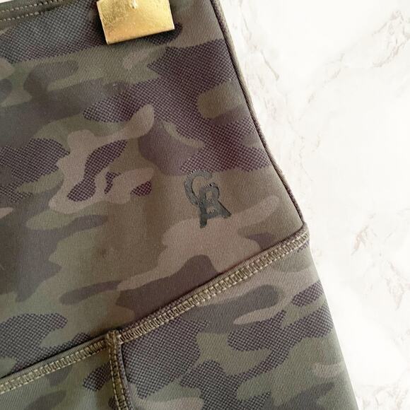 GOOD AMERICAN Pocket Sculpt Camo Leggings XS - Picture 8 of 10